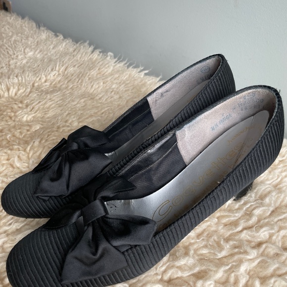 Size 6.5 black dress shoes elegant with bow. - Picture 2 of 8